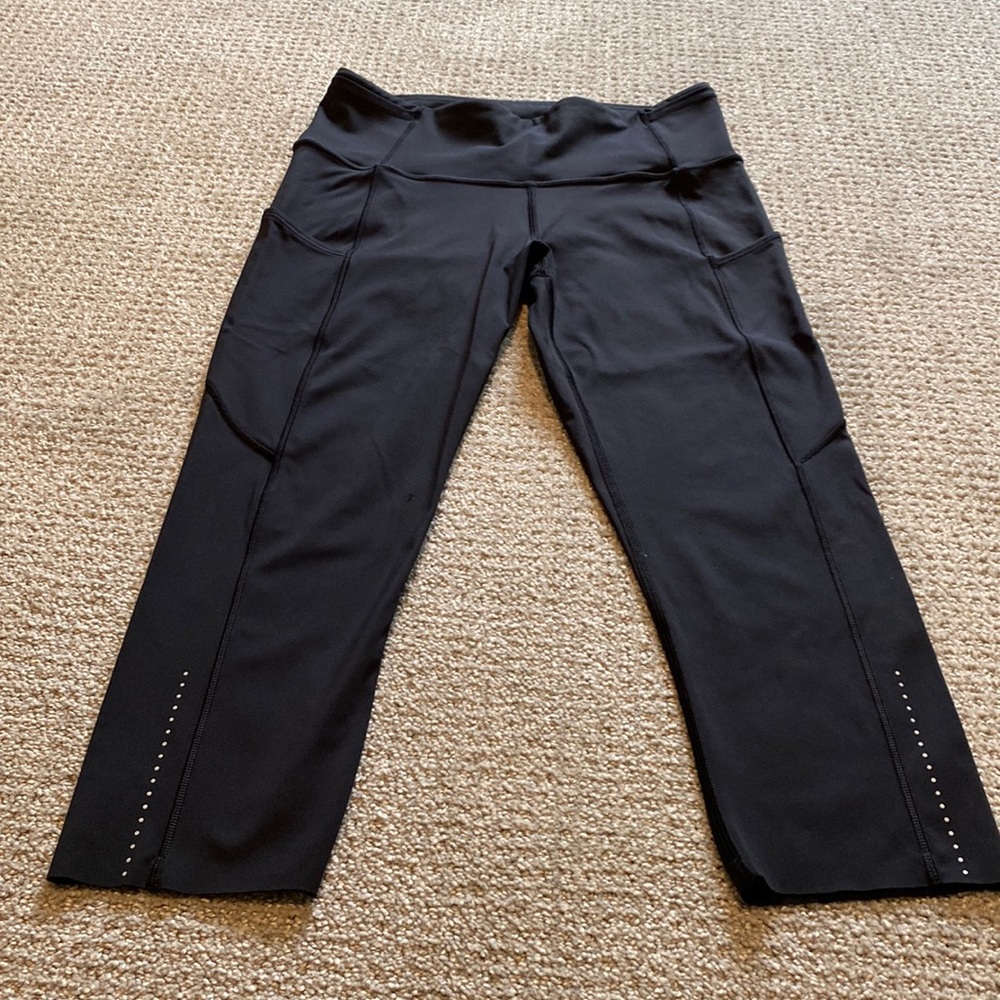 Fast and Free Reflective High-Rise Crop 19 Like New